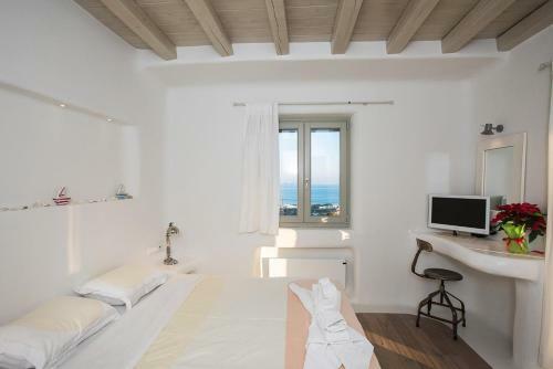Kalafati Villa Sleeps 12 With Pool And Air Con