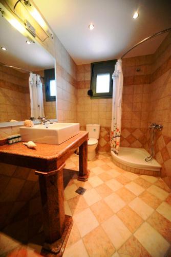 Aselinos Villa Sleeps 6 With Pool Air Con And Wifi