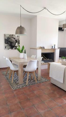 2b Luxurious Villa Io, With Private Pool And Stunningt Sea Views