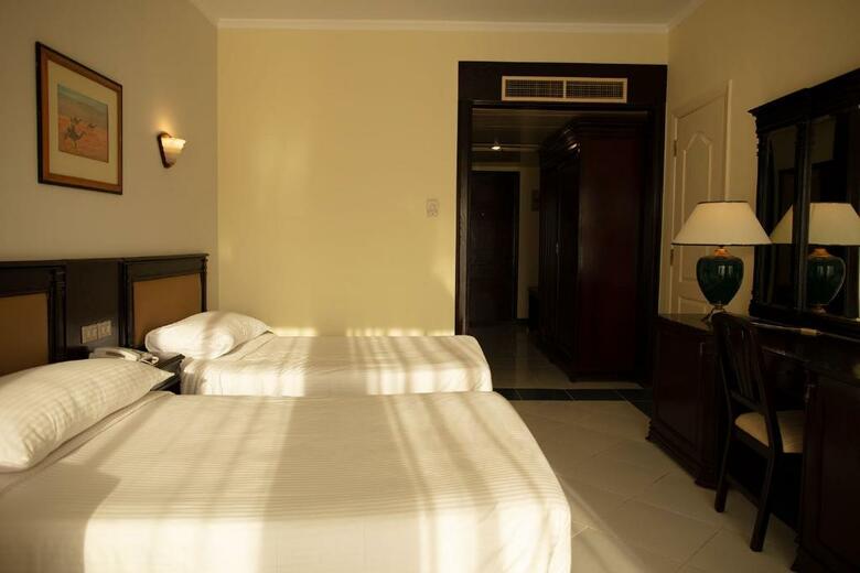 Hotel Tropicana Grand Oasis