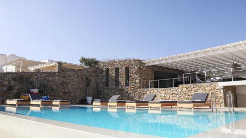 Elia Villa Sleeps 14 With Pool And Air Con