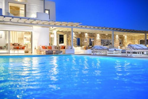Elia Villa Sleeps 12 With Pool And Air Con