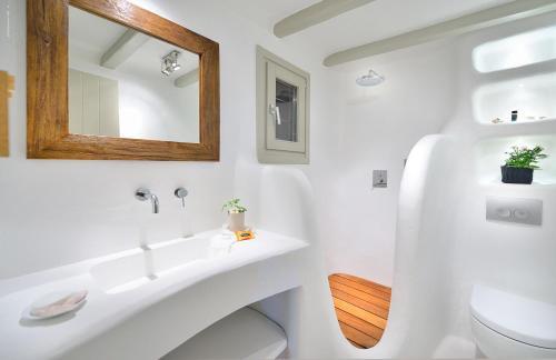 Elia Villa Sleeps 12 With Pool And Air Con