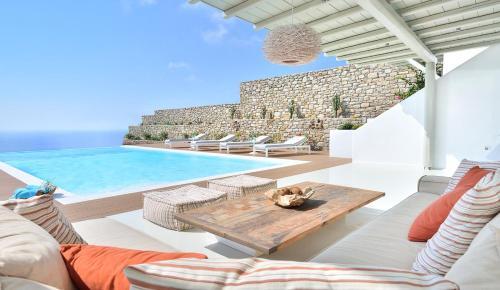 Elia Villa Sleeps 12 With Pool And Air Con
