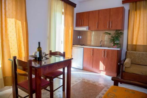 Hostal Room In Apartment - Elegant Studio For 2 People With Many Amenities