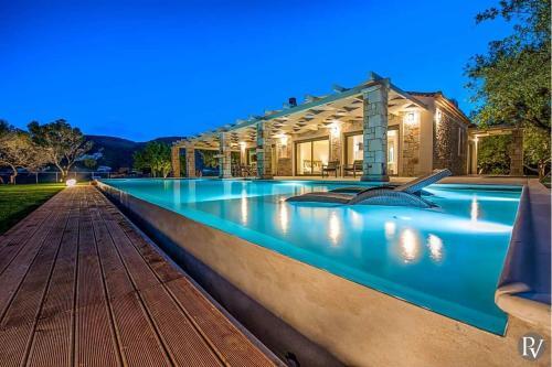 Limni Keriou Villa Sleeps 8 Wifi