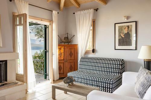 Katouna Villa Sleeps 6 With Pool Air Con And Wifi