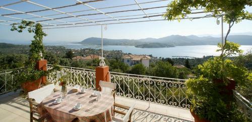 Katouna Villa Sleeps 6 With Pool Air Con And Wifi