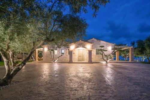 Limni Keriou Villa Sleeps 6 With Pool And Air Con