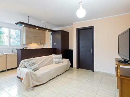Decent Holiday Home In Chalcis With Garden