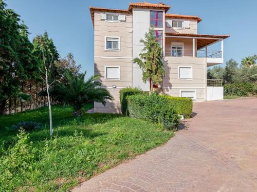 Decent Holiday Home In Chalcis With Garden