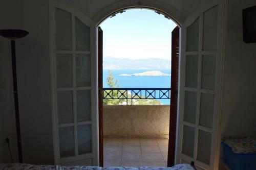 Villa Iokasti (Sea View)