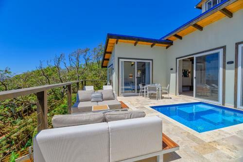 Villa Topaz Above West Bay With 180 Degree Views!