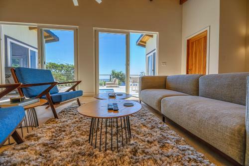 Villa Topaz Above West Bay With 180 Degree Views!