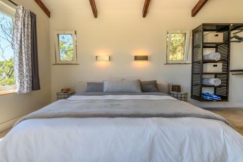 Villa Topaz Above West Bay With 180 Degree Views!