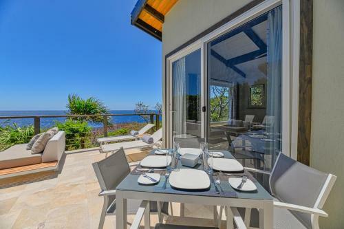Hostal Villa Topaz Above West Bay With 360 Degree Views!