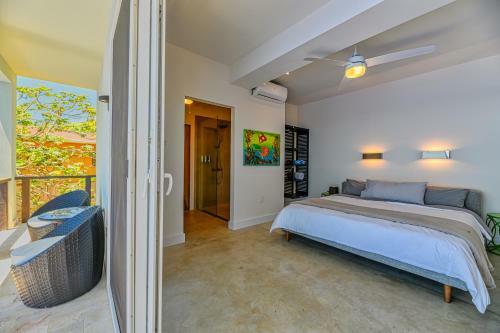 Hostal Villa Topaz Above West Bay With 360 Degree Views!