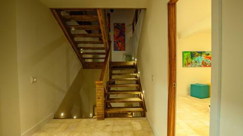 Hostal Villa Topaz Above West Bay With 360 Degree Views!
