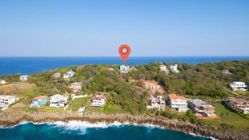 Hostal Villa Topaz Above West Bay With 360 Degree Views!