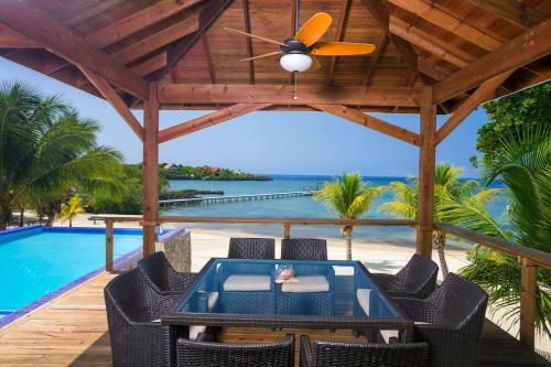 Vivaro Roatan Beachfront