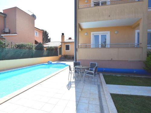 Spacious Apartment In Pula With Swimming Pool