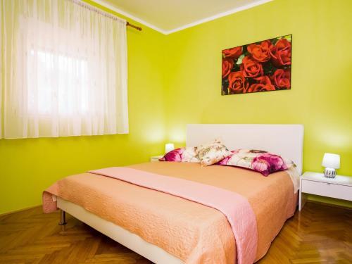 Simplistic Apartment In Vir With Garden