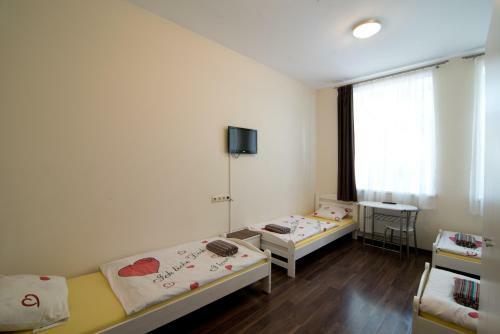 Happy Hotel