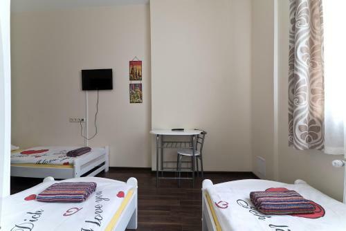Happy Hotel