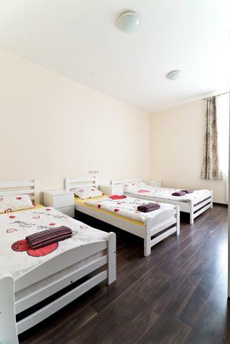 Happy Hotel