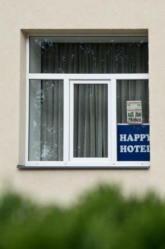 Happy Hotel