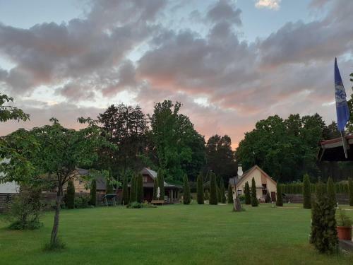 Forest Edge Lodge And House