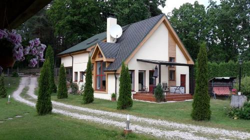 Forest Edge Lodge And House