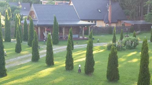 Forest Edge Lodge And House