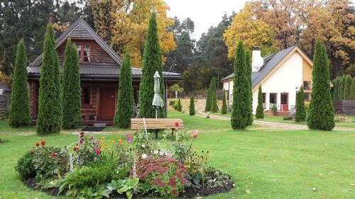 Forest Edge Lodge And House