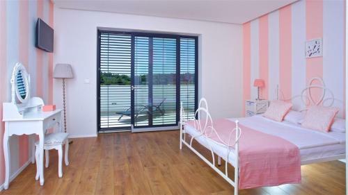 Hostal Eco-friendly Villa Aria With A Pool And A Party Room