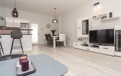 Two-bedroom Holiday Home In Zadar