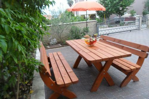 Apartments Marinka-with Backyard