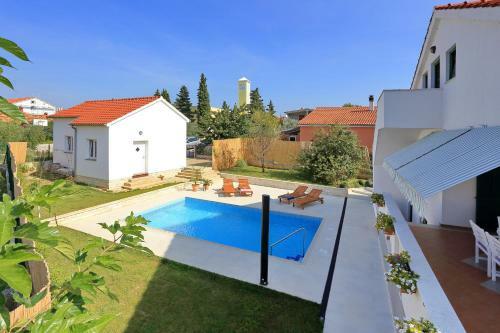 Villa With Pool Beatrix