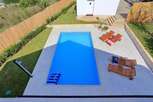 Villa With Pool Beatrix