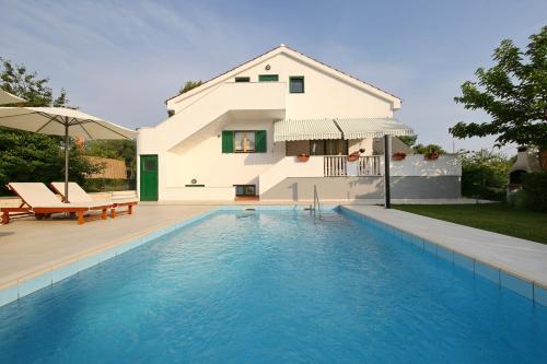 Villa With Pool Beatrix
