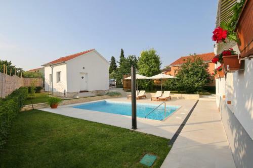 Villa With Pool Beatrix