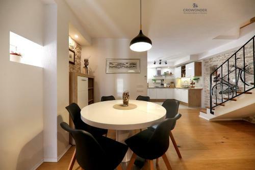Extraordinary Villa Mari- Crowonder Group