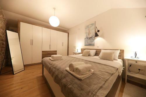 Extraordinary Villa Mari- Crowonder Group