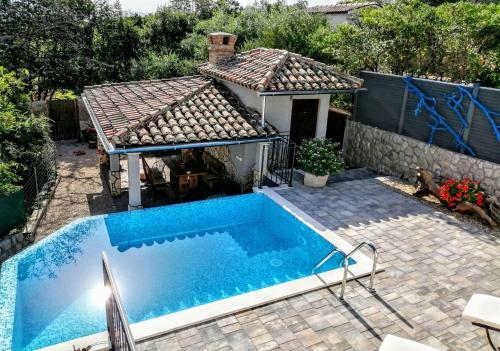 Apartment Roko With Private Swimming Pool