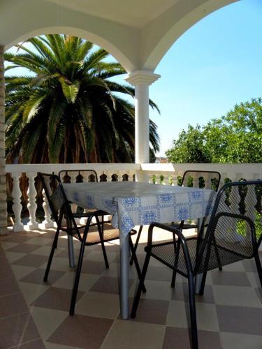 Apartment 3545-3 For 2 + 2 Pers. In Biograd Na Moru
