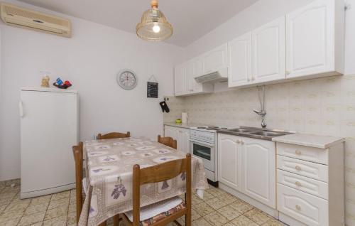 Apartments Mactra