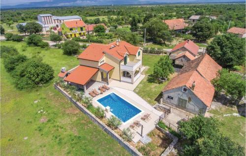 Four-bedroom Holiday Home In Miljevci