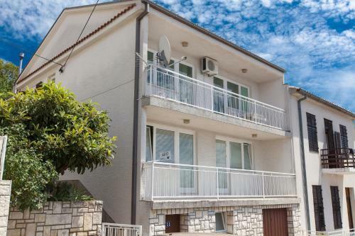 Apartamentos Annie Magas