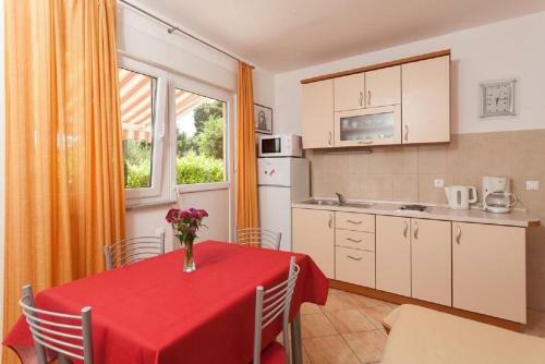 Hostal Apartments And Rooms Led-near Sea
