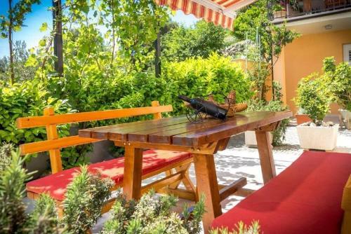 Hostal Apartments And Rooms Led-near Sea